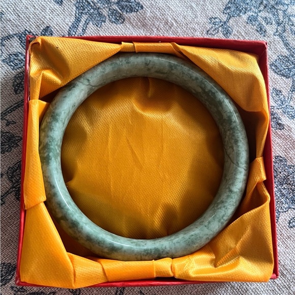 Jade bangle - Picture 5 of 6